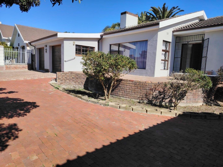 To Let 4 Bedroom Property for Rent in Stellenberg Western Cape